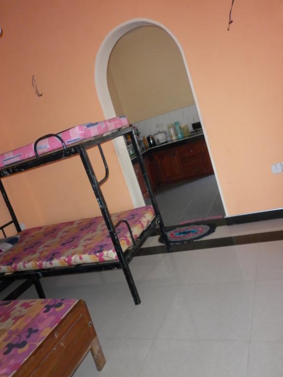 Seetha'S Hostel Negombo Room photo