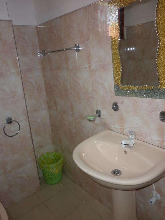 Seetha'S Hostel Negombo Room photo